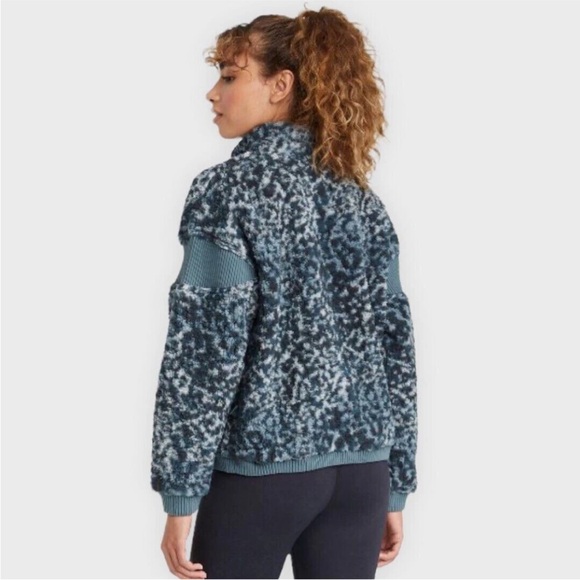 JoyLab Sherpa 1/2 Zip Sherpa Pullover Cropped Long Sleeve, Size XS - Picture 2 of 15